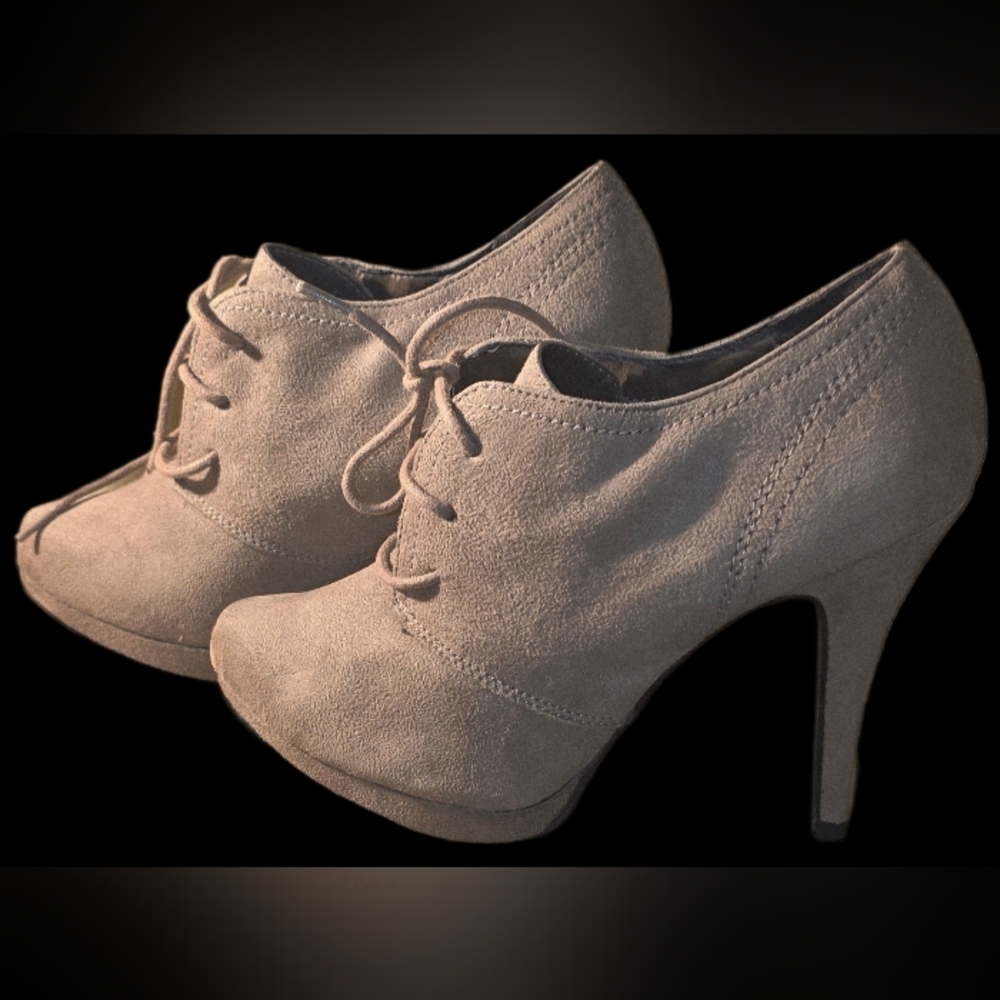 Xappeal Tan Lace-Up Heeled Shoes